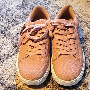 Women's sneakers size 8